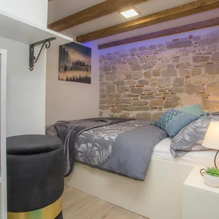 Old Center Cozy 3*