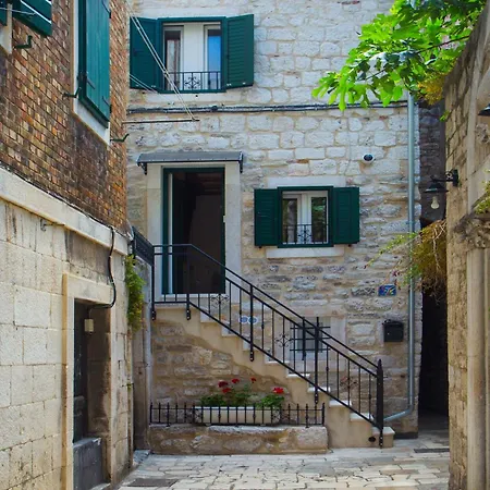 krevet i doručak Old Center Cozy 3*