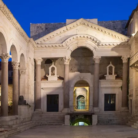 Old Center Cozy krevet i doručak Split